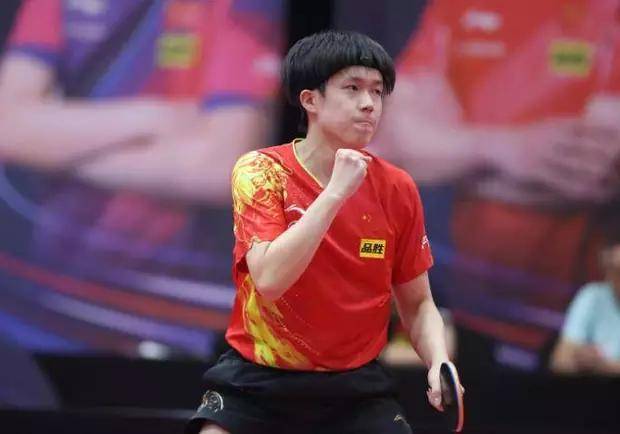 用大力发球 用大力发球