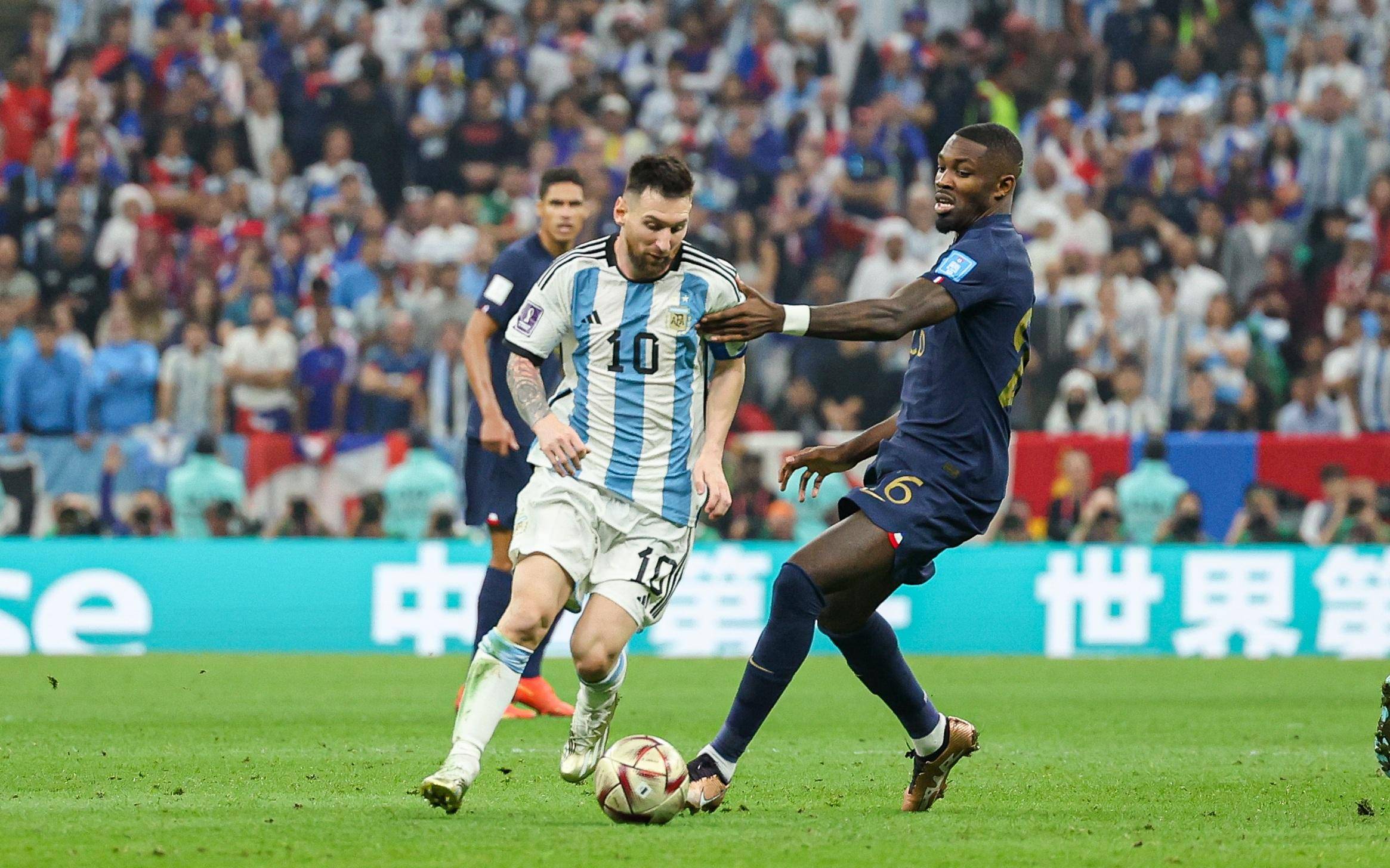 郑钦文再负萨巴伦卡，赛伦德罗背靠背进八强！.