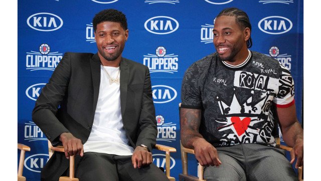 BLG 3-2击败TES勇夺LPL总冠军，左手阿卡丽绕后切入摧毁双C